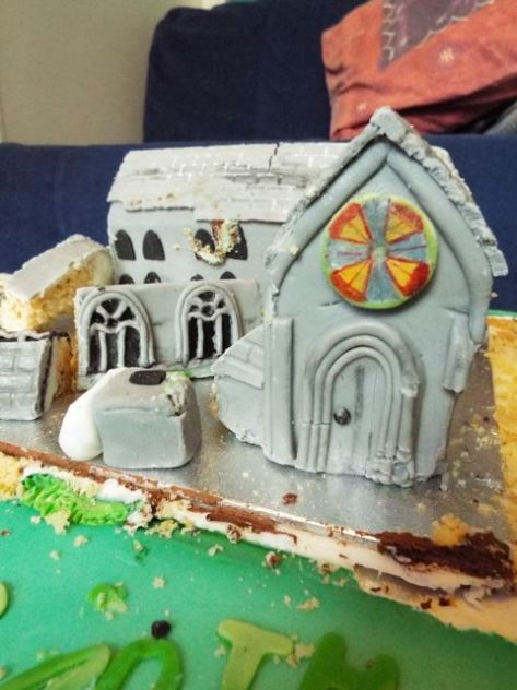 more Ruins of an Abbey Cake